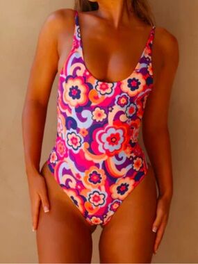 KULANI SWIMSUIT TIPSY DIP✨